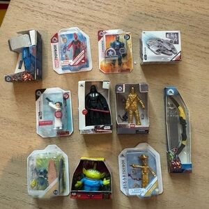 Marvel and Star Wars Action Figure Set mini brands‎